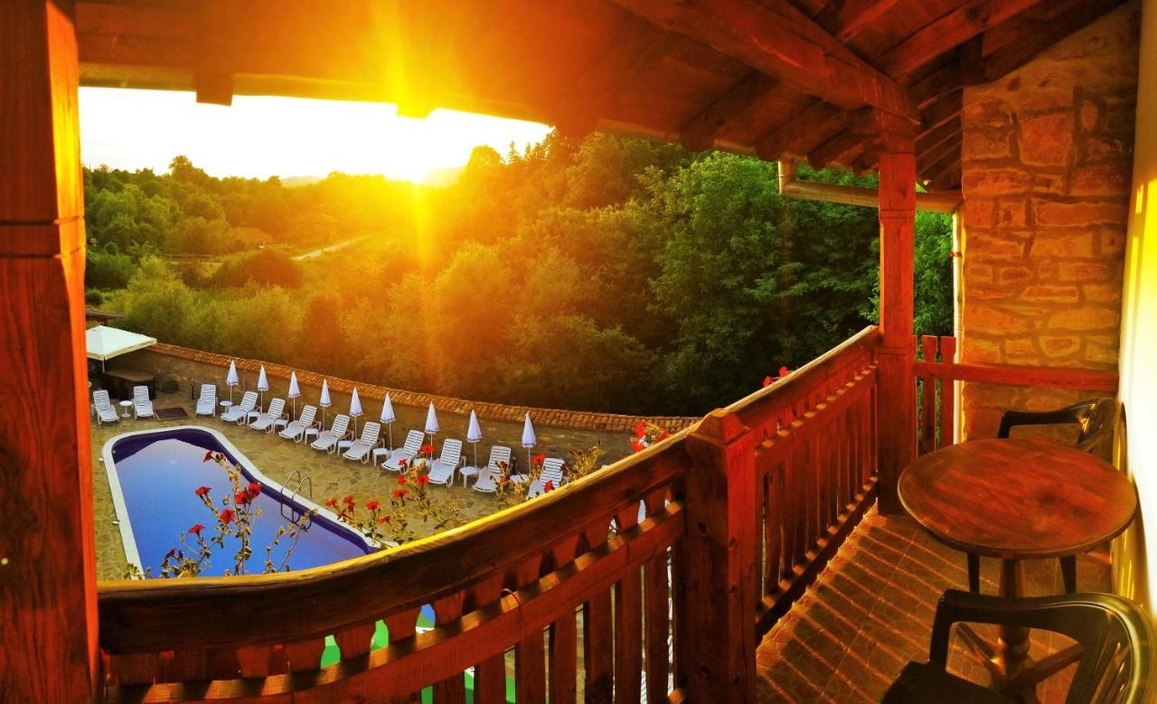 Yakovtsi Inn エクステリア 写真