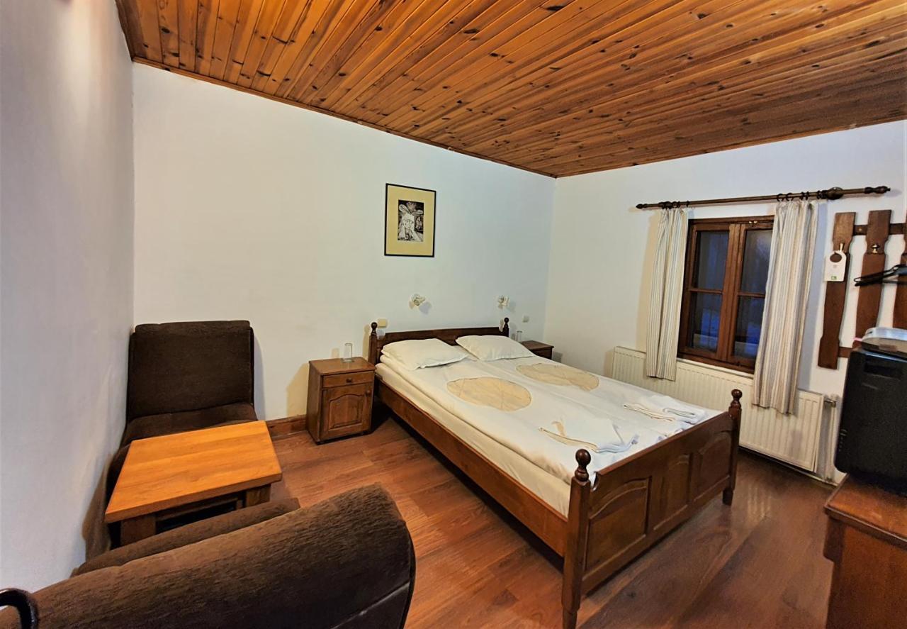 Yakovtsi Inn エクステリア 写真
